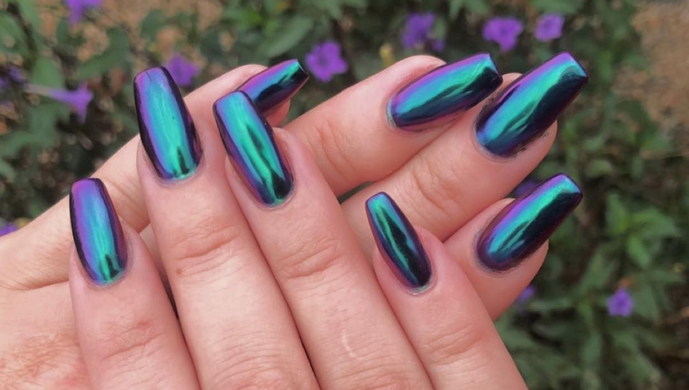 apply chrome nails